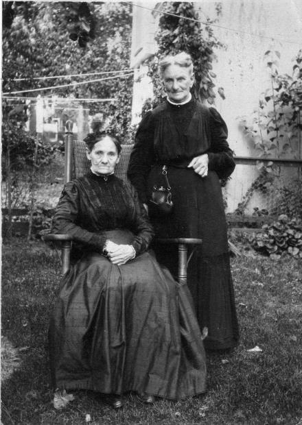 resized_redvelvet_p32B-front=Kate Schaefer & Marie Sattig.jpg